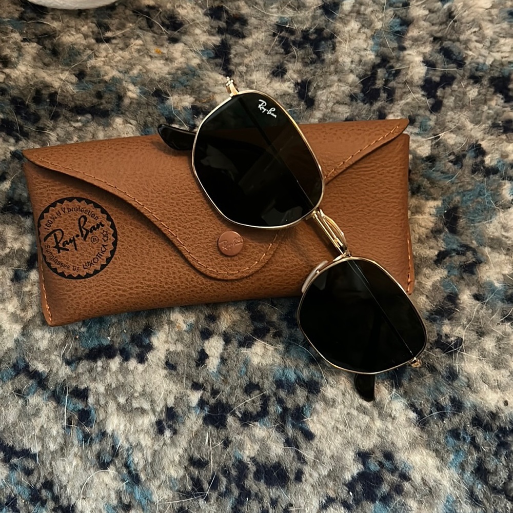 Raybans. Gold frame black lenses. Brand new.